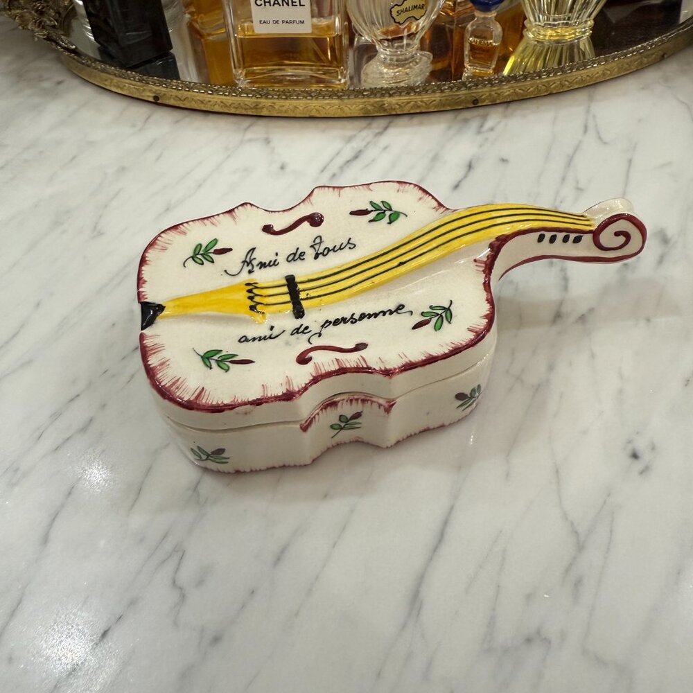 Vintage Violin Trinket Box Made in England "Freind of all/Freind of no one" - Picture 16 of 17